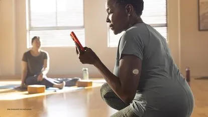 en-us-warrior-g7-woman-holding-phone-yoga-1920w en us warrior g7 woman holding phone yoga 1920w 1