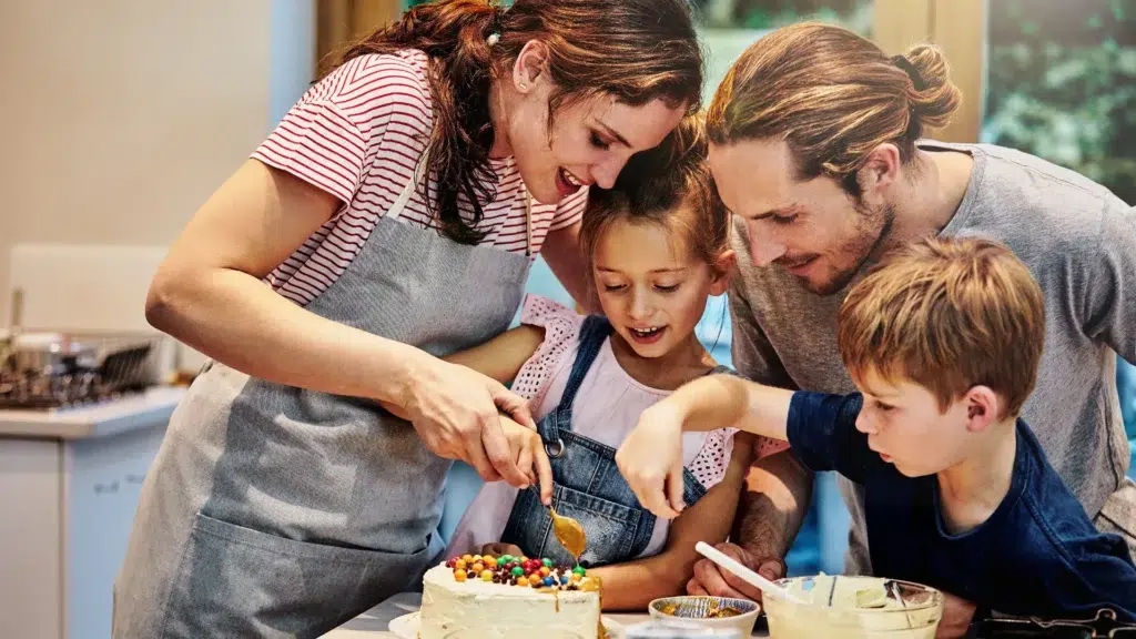 happy+family+with+elderly-1920w